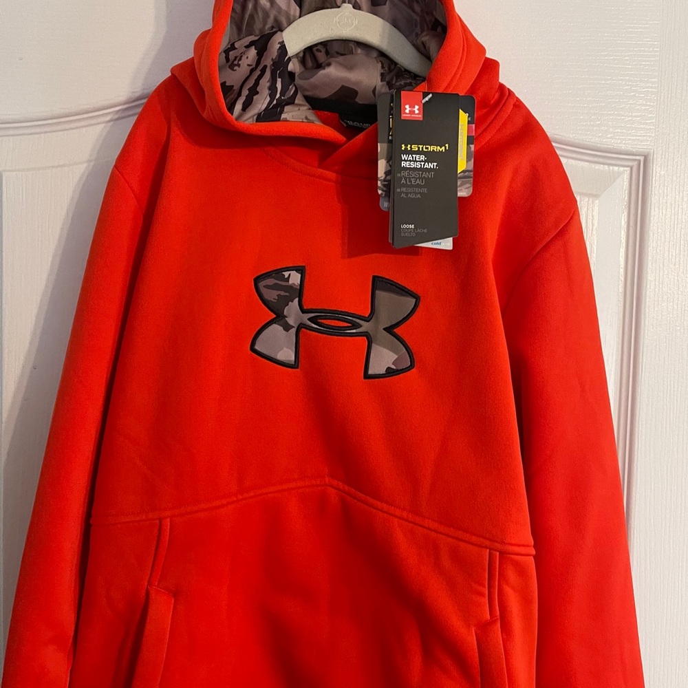 Boys under armour hoodie size youth large .